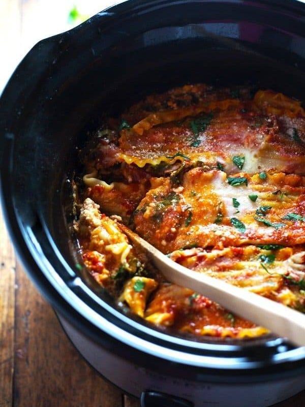 Super Easy Skinny Veggie Crockpot Lasagna - a handful of simple ingredients for a healthy family dinner. | https://weightloss-progress.fit