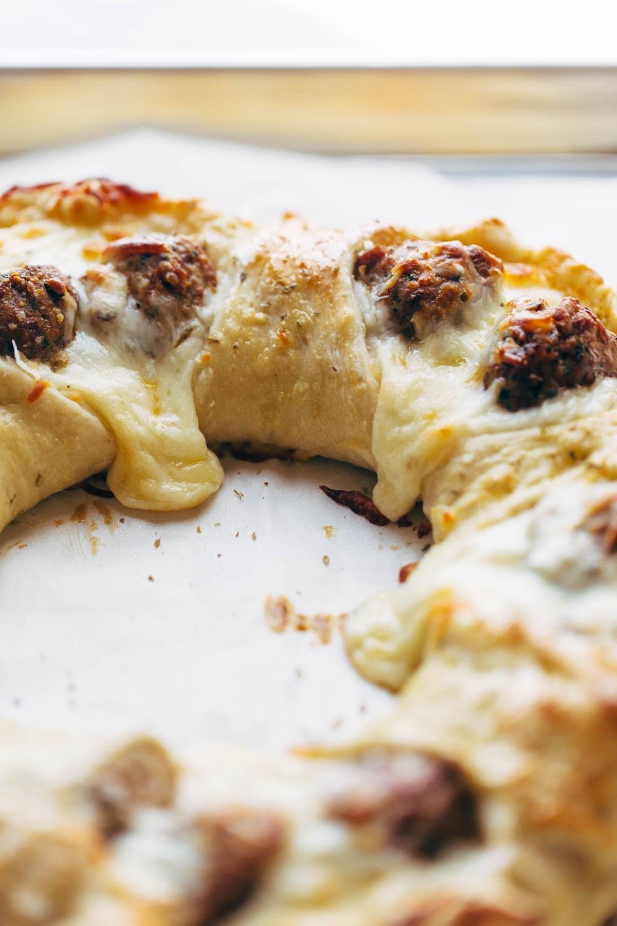 Cheesy Meatball Pull-Apart Pizza Ring