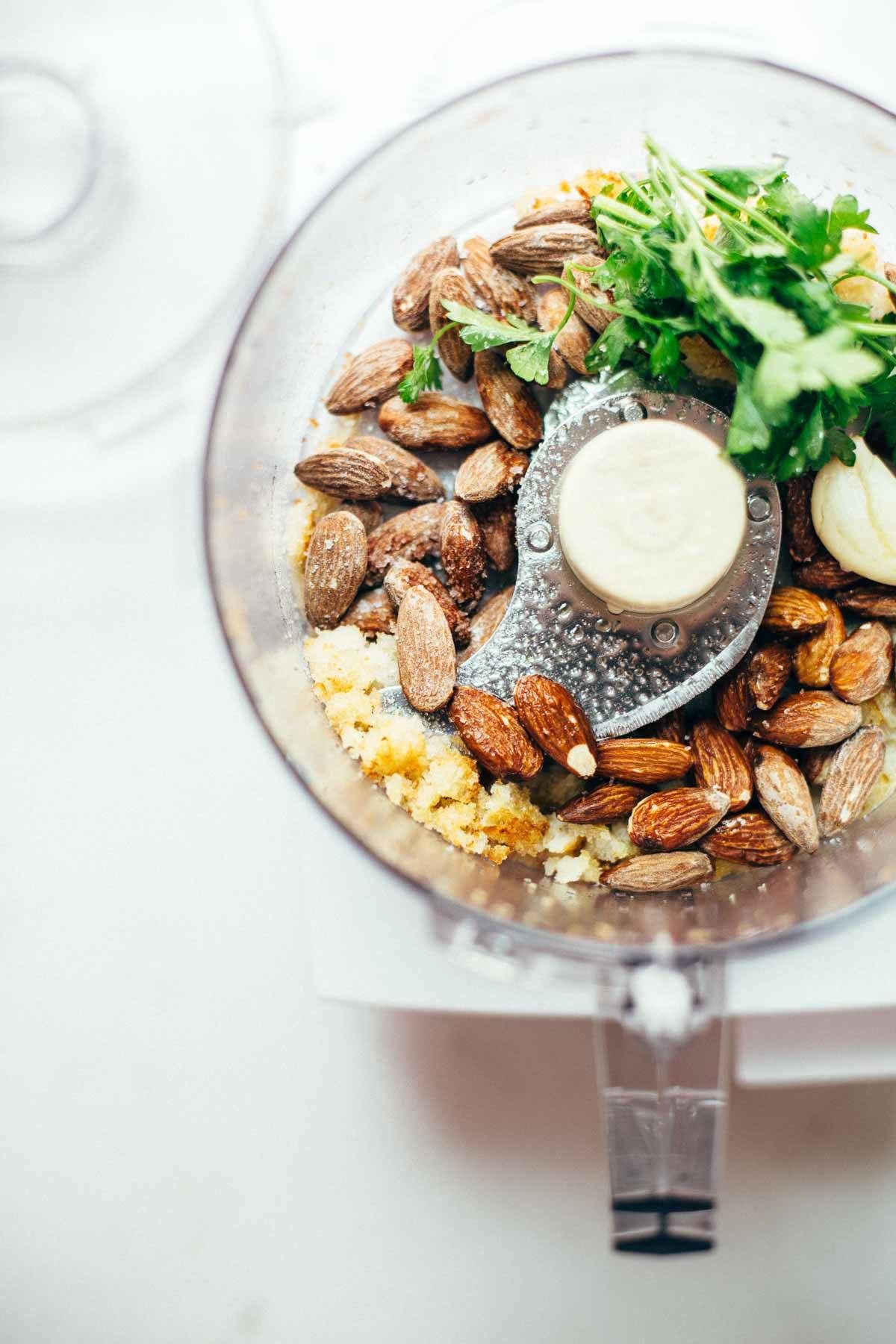 Spanish Shrimp with Garlic Bread Sauce - made with just 7 familiar, easy to find ingredients and fancy enough for company! | pinchofyum.com Spanish Shrimp with Garlic Bread Sauce - made with just 7 familiar, easy to find ingredients and fancy enough for company! | pinchofyum.com